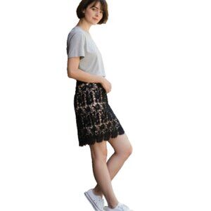 Designer New  Women's Pencil Skirt black crochet over Tan Lining Size 8 Short